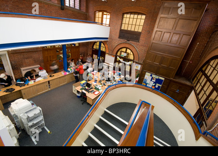 Peter Symonds College Library et escalier Banque D'Images