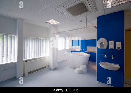 New Forest Centre de naissance, Ashhurst chambre de naissance de l'hôpital et la piscine Banque D'Images