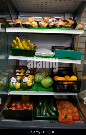 Pratique dans un quartier pauvre de l'Est de Londres où un nouveau programme aide les propriétaires d'offrir des produits frais aux sections locales Banque D'Images