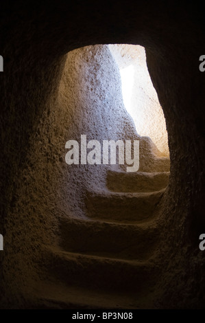 L'Afghanistan, Bamiyan. Escalier menant au sommet de la niche du petit Bouddha Banque D'Images