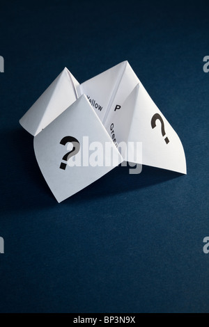 Fortune Teller papier,concept d'incertitude Banque D'Images