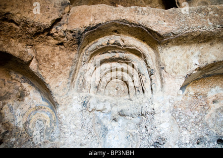 L'Afghanistan, Bamiyan. Détails d'une fresque dans une chambre à côté de la niche du petit Bouddha Banque D'Images