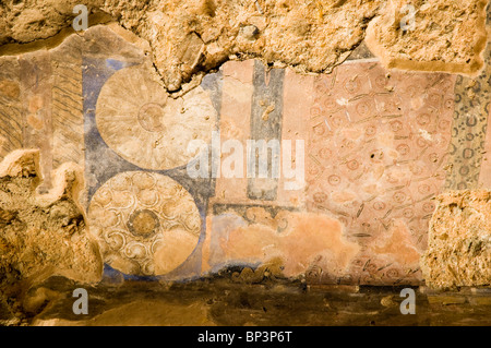 L'Afghanistan, Bamiyan. Détails d'une fresque dans une chambre à côté de la niche du petit Bouddha Banque D'Images