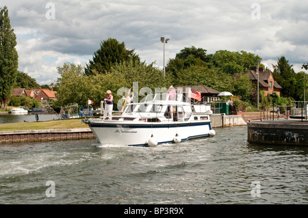 Bateau de croisière de Hambleden Lock Tamise Banque D'Images