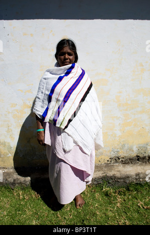 Portrait d'une indienne de la tribu KOTHAS portant des vêtements traditionnels sur les collines de la Nilgiri district, Tamil Nadu. Banque D'Images