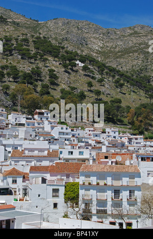 Vue sur les toits de la ville, Pueblo Blanco, Mijas, Costa del Sol, la province de Malaga, Andalousie, Espagne, Europe de l'Ouest. Banque D'Images