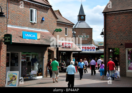 Le Grove Centre Shopping Mall, Witham, Essex, Angleterre, Royaume-Uni Banque D'Images