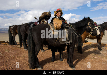 L'homme à l'Altai Kazak Festival Eagle Banque D'Images