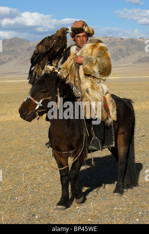 L'homme à l'Altai Kazak Festival Eagle Banque D'Images