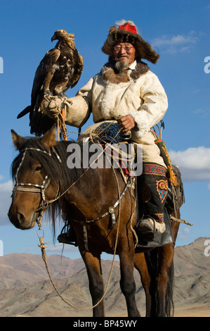 L'homme à l'Altai Kazak Festival Eagle Banque D'Images