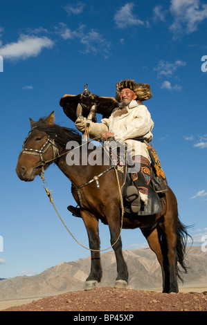 L'homme à l'Altai Kazak Festival Eagle Banque D'Images