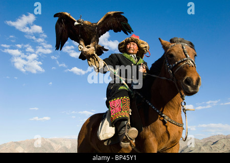 L'homme à l'Altai Kazak Festival Eagle Banque D'Images