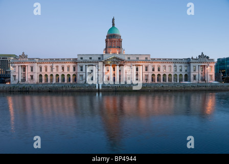 À l'aube de Custom House Dublin Banque D'Images