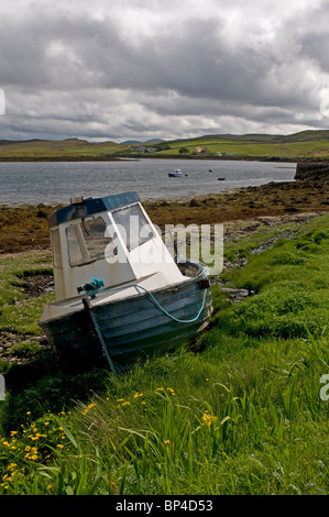 Bateau de pêche sur les rives du Loch Rog près de Calanish Isle Of Lewis, Western Isles, Hébrides extérieures. L'Écosse. 6275 SCO Banque D'Images