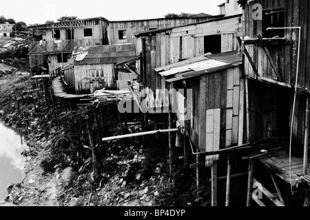 Un pauvre bidonville de Manaus, Brésil. Banque D'Images