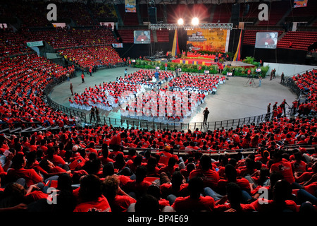 Des milliers de jeunes vénézuéliens à écouter le discours du président Hugo Chavez lors du sommet de Caracas, Venezuela. Banque D'Images