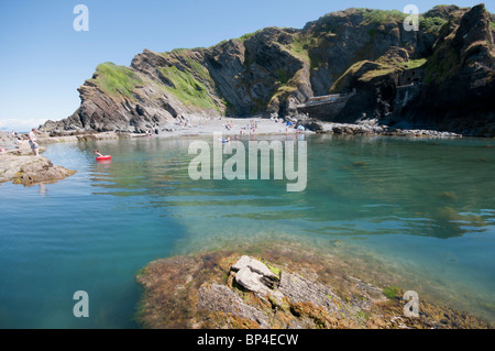 Les Tunnels Beach et rock extérieure à Ilfracombe Devon du Nord. Banque D'Images