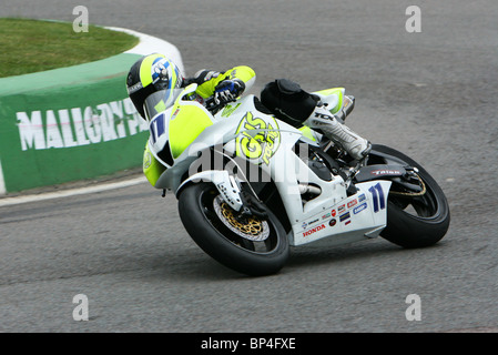 GNS Racing Team Honda CBR 600 l'accélération hors de Shaw's Hairpin à Mallory Park Banque D'Images