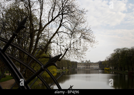 Palais Lazienki, Parc des Thermes royaux, Varsovie Pologne Banque D'Images