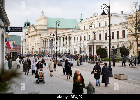 La rue Krakowskie Przedmiescie, Varsovie Pologne. Banque D'Images