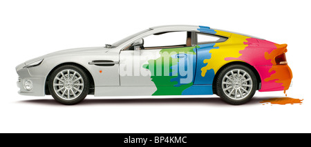 Une voiture de couleur avec des gouttes de peinture dans l'arrière Banque D'Images
