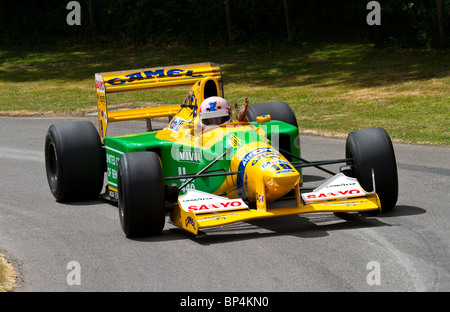 1992 Benetton-Ford B192 F1 voiture sur la course à l'édition 2010 du Goodwood Festival of Speed, Sussex, UK. Pilote : Lorina McLaughlin Banque D'Images