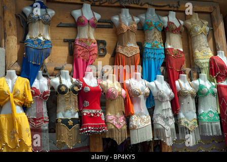 Costumes de danse du ventre à l'écran, l'établissement Sheraton Street, Hurghada, Red Sea, Egypt Banque D'Images