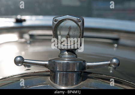 La jauge de température du radiateur de voiture à cheval Banque D'Images