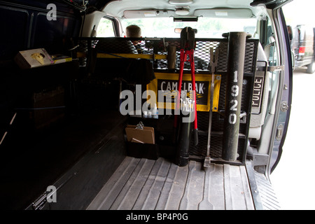 À l'intérieur de swat police van. Outils d'entrée. Bélier, coupe-boulons, flexicuffs etc. l'unité des stupéfiants de la rue. Kansas City, MO, PD. Banque D'Images