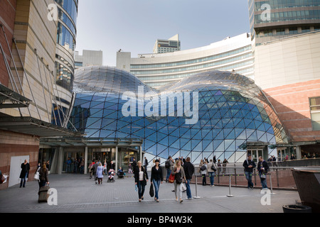 Le centre commercial Zlote Tarasy. Pologne Varsovie Banque D'Images