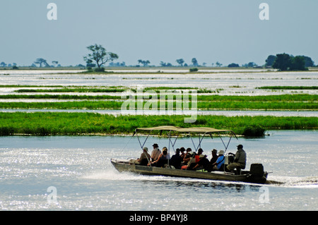 Croisière en bateau sur la rivière Chobe près de Kasane, Chobe National Park, Botswana, Afrique du Sud Banque D'Images