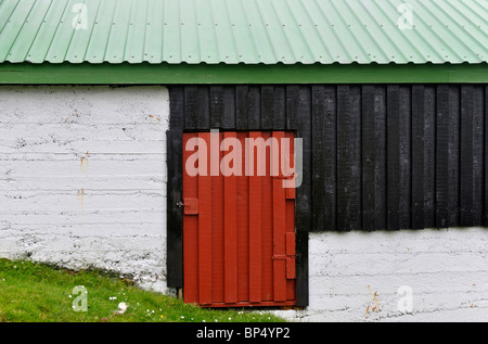 Rouge, blanc et vert, bâtiment, Norðtoftir Borðoy, Îles Féroé Banque D'Images