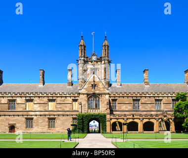 Entrée principale et nonnes à l'Université de Sydney, Sydney, Australie Banque D'Images