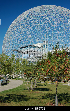 Le pavillon américain conçu par Buckminster Fuller Au Mondes 1967 à Montréal aujourd'hui un musée de la biosphère Banque D'Images