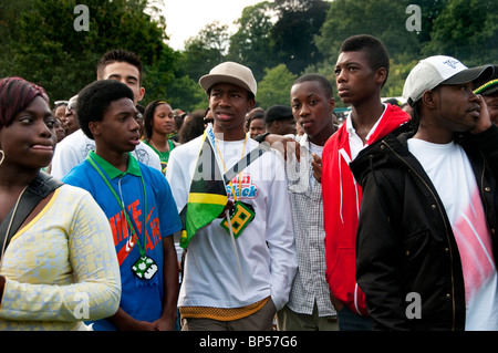 Groupe de jeunes Afro Antillais à West Indian Jamaican family day à Crystal Palace Park South London Banque D'Images