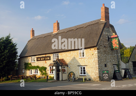 Le Red Lion, à peu Tingewick, Buckinghamshire, Angleterre Banque D'Images