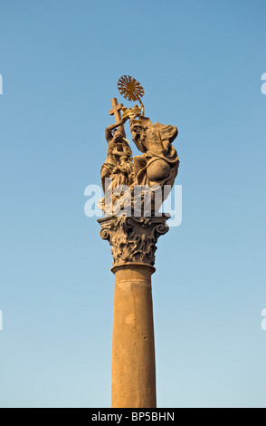 La colonne de la Sainte Trinité à Fő tér (Fo ter) Square à Keszthely, Hongrie Banque D'Images