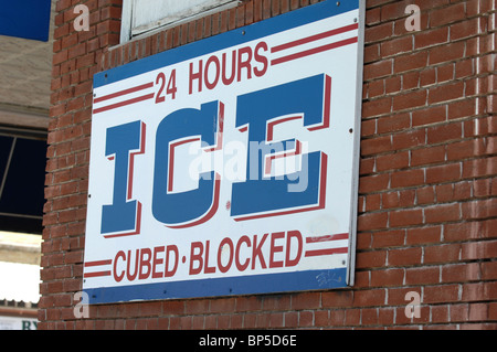 Panneau "24 heures en cubes de glace ou bloqué" en orange, California, USA Banque D'Images