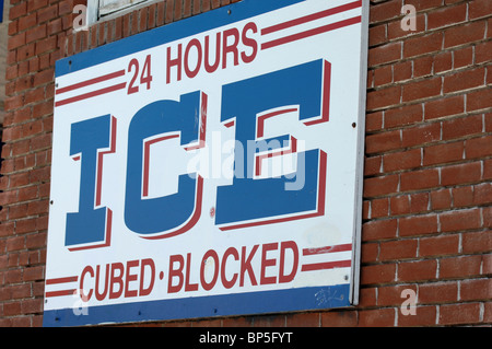 Panneau "24 heures en cubes de glace ou bloqué" en orange, California, USA Banque D'Images