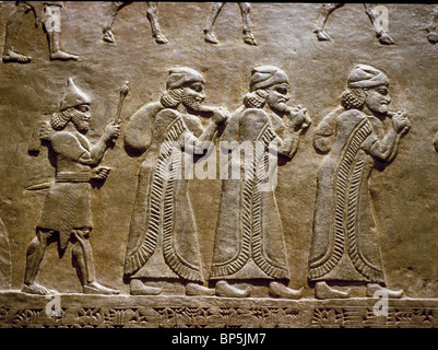 Conquête DE LA VILLE D'ASHTAROTH PAR LES assyriens. Soldats de Tiglath-piléser III EMMENÉ INHABITANS & CATLE. L'allégement de la paroi Banque D'Images