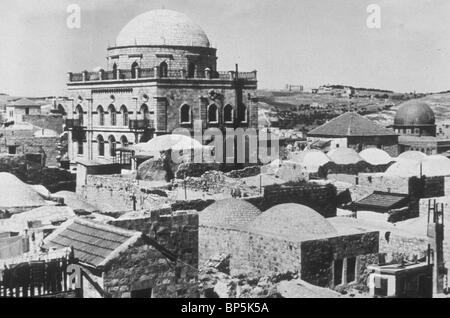 4593. Les toits de Jérusalem AU DÉBUT DU 20ème. C. (C.1930) montrant le grand "HURVAH' SYNAGOGUE DANS LE QUARTIER JUIF Banque D'Images
