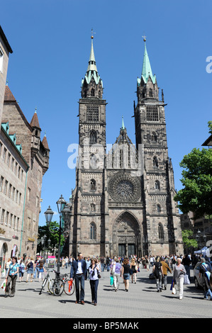 La façade ouest de l'église Saint-Laurent de Nuremberg Nuremberg Allemagne Deutschland Europe Banque D'Images