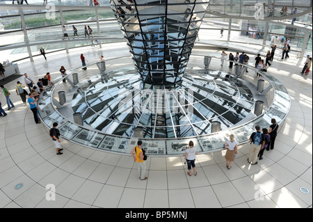 Le bâtiment du Reichstag ou Bundestag Berlin Allemagne Deutschland Europe Banque D'Images