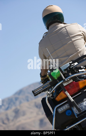 Agent de patrouille routière sur la moto Banque D'Images