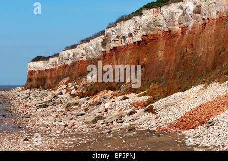 Les bandes rouges et blanches falaises de Hunstanton sur la côte de Norfolk, Angleterre Banque D'Images