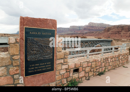 Inscrivez-vous au pont Navajo, Lees Ferry, Arizona, USA Banque D'Images