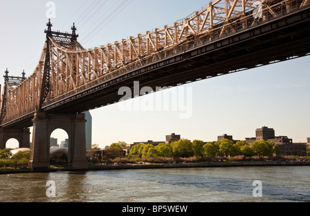 Queensboro Bridge et Roosevelt Island, NYC Banque D'Images