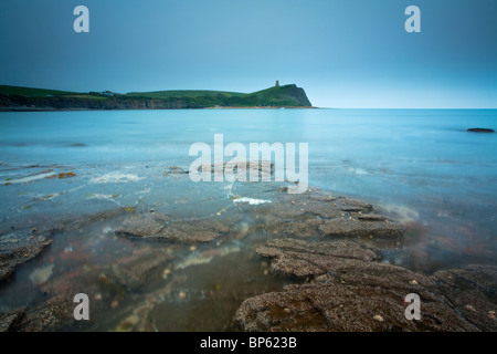 Plage de Kimmeridge et les corniches en regardant vers la tour Clavell, Dorset, UK Banque D'Images