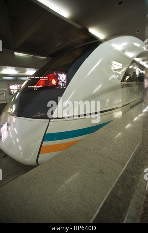 La Chine, Shanghai. Le maglev train (train le plus rapide du monde). Banque D'Images