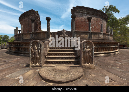 Vatadage (ancienne) dans Pollonnaruwa stupa bouddhiste, le Sri Lanka Banque D'Images